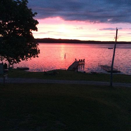 N' This On The Bay -Vacation Suite Wiarton Kültér fotó