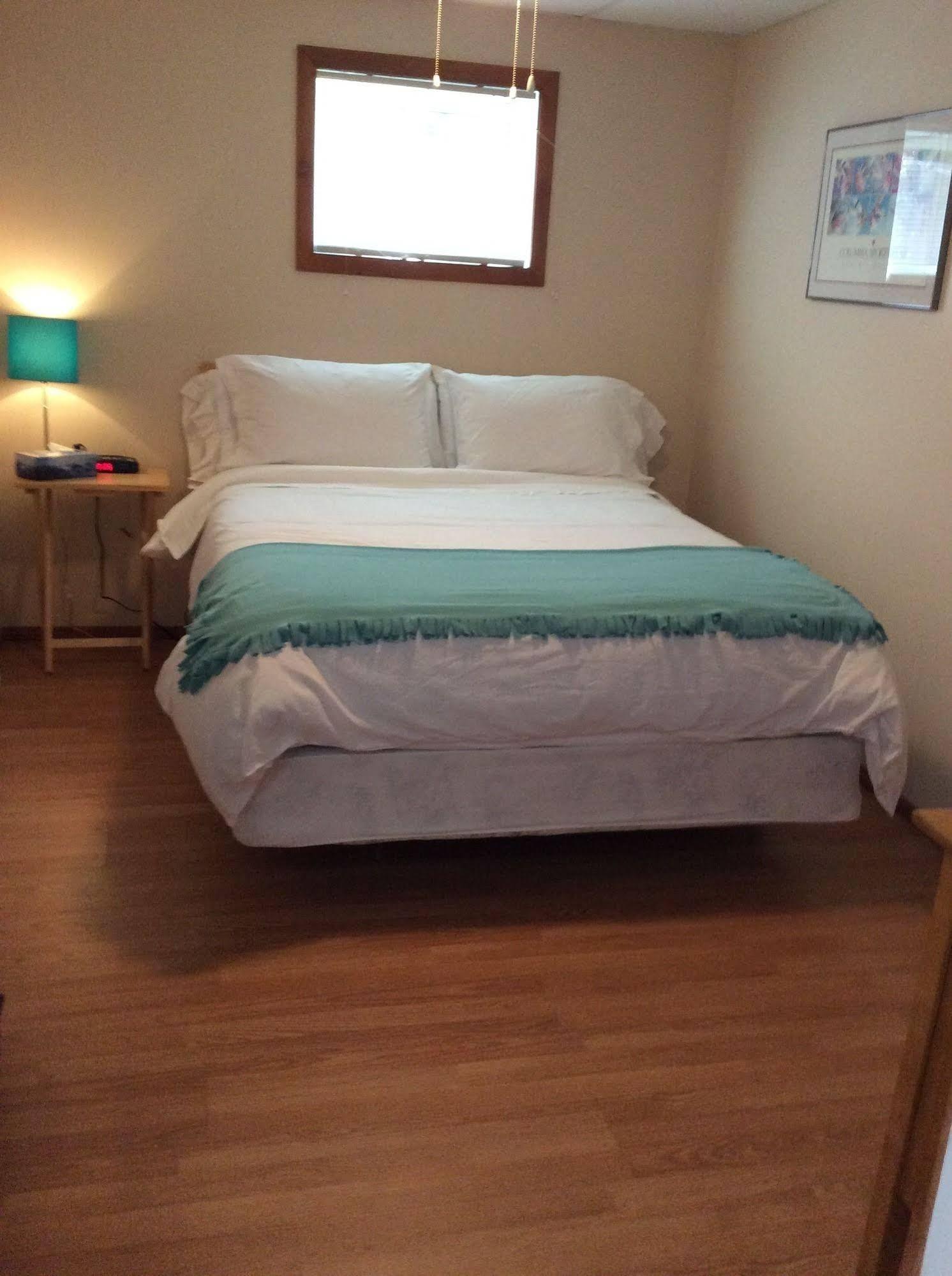 N' This On The Bay -Vacation Suite Wiarton Kültér fotó