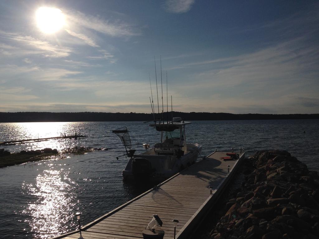 N' This On The Bay -Vacation Suite Wiarton Kültér fotó