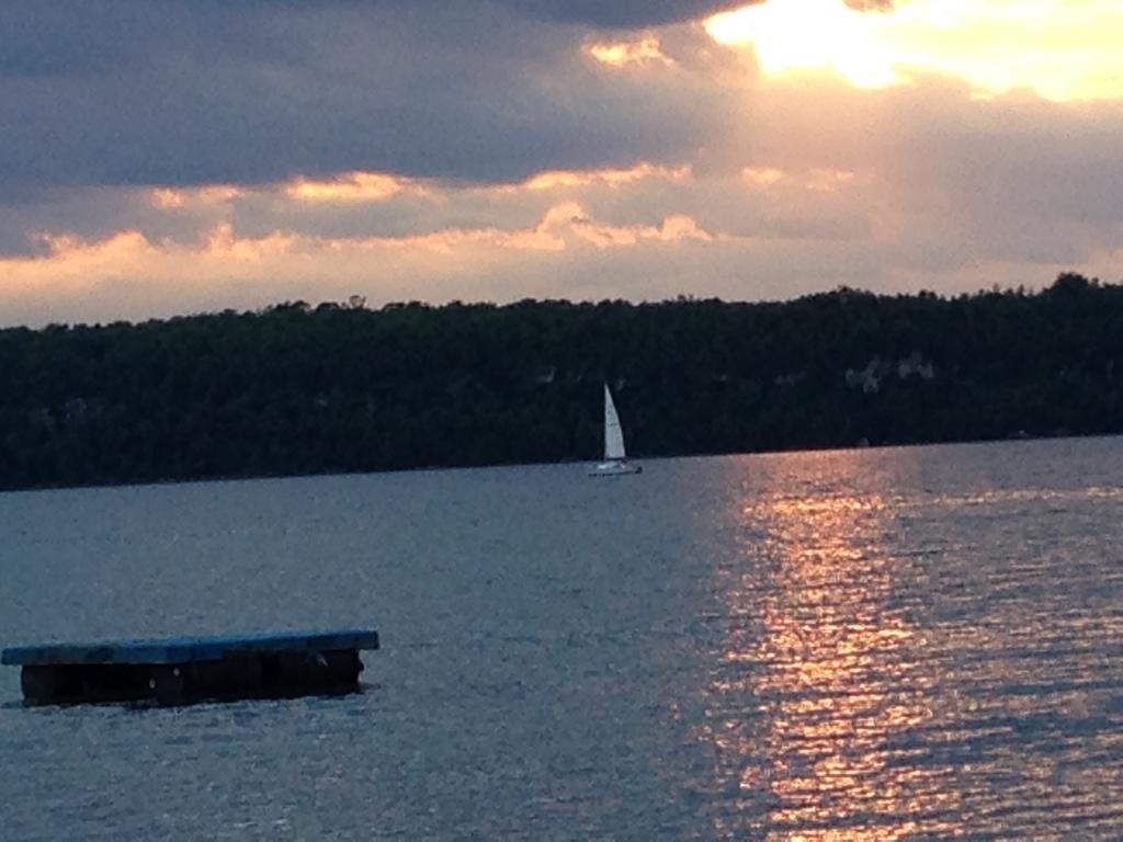 N' This On The Bay -Vacation Suite Wiarton Kültér fotó