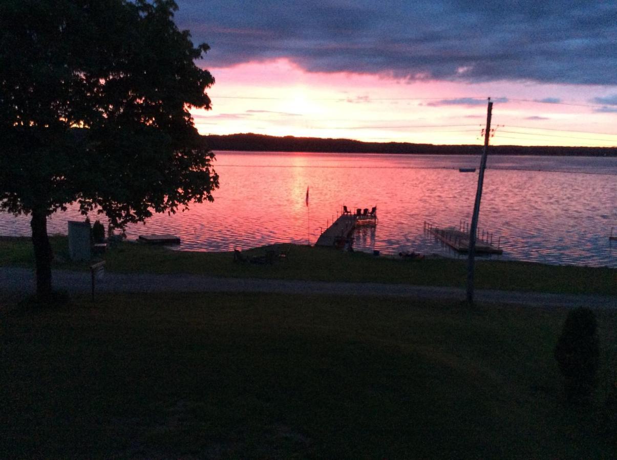 N' This On The Bay -Vacation Suite Wiarton Kültér fotó